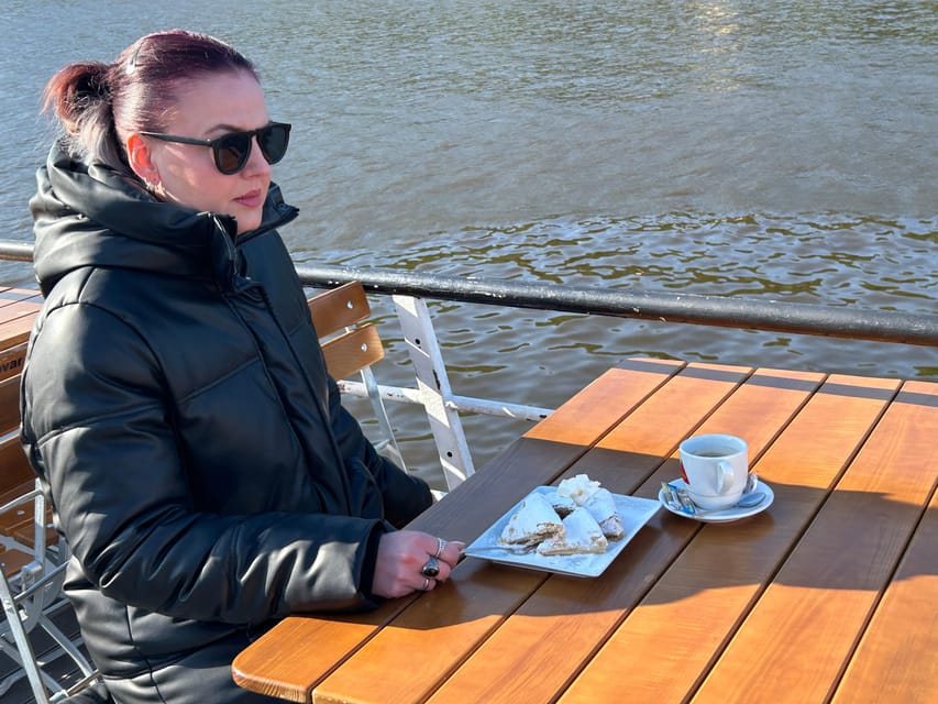 1 hour boat cruise with fragrant coffee and homemade strudel - Practical expectations on the boat (so you’re not surprised)
