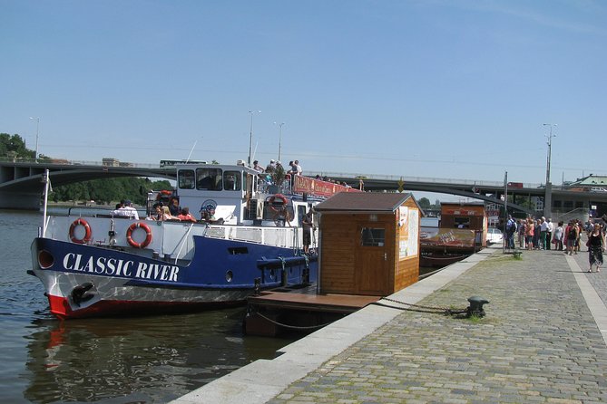 1 hour Prague Panoramic Vltava River sightseeing Cruise - What You Actually See: Charles Bridge, Castle Complex, and Kampa Island