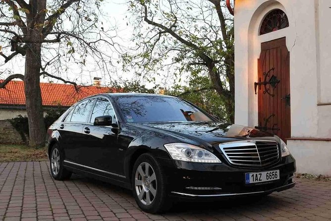 1-way Prague to Vilshofen private transfer - up to 7 passengers - Restroom stops: small time, big quality
