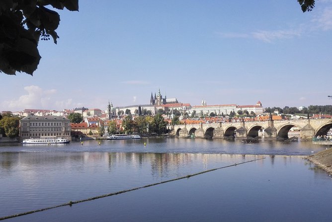 2:5-Hour Walking Tour of Old Town Prague with Boat Ride - Meeting points, ending point, and how to plan your route