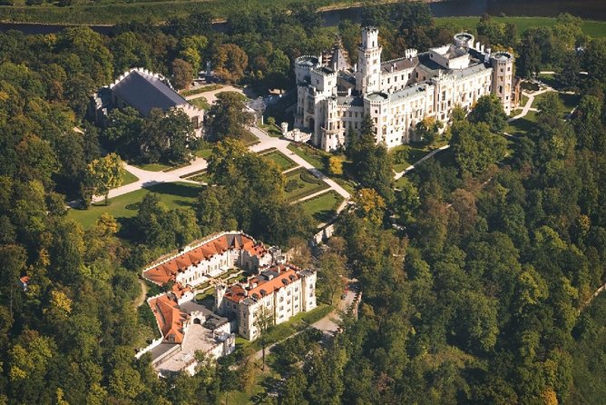 2-Day Hluboka and Cesky Krumlov Tour from Prague - Český Krumlov’s Old Town: where a guided walk pays off