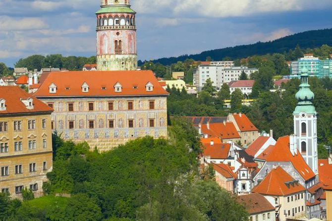 2-Day Hluboka and Cesky Krumlov Tour from Prague - Český Krumlov Castle: season rules you should plan around