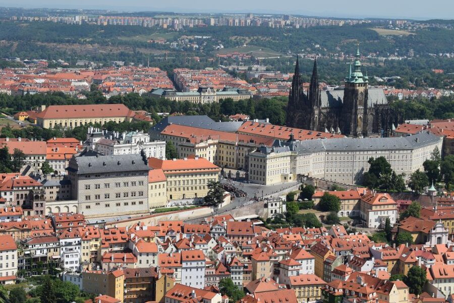 3-Hour Prague Castle & Interiors Tour - Getting to the tour: Parizská Street and the yellow kiosk