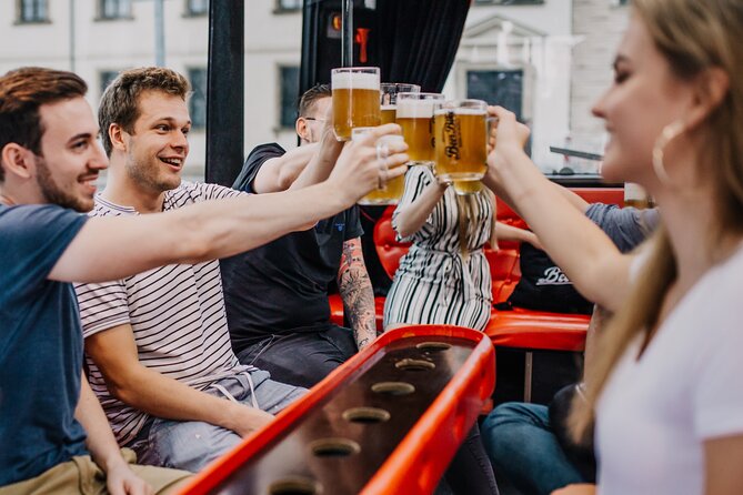 Adults-only Prague Beer Bus Tour - Prague Castle in front of the gates: what you can do in 10 minutes