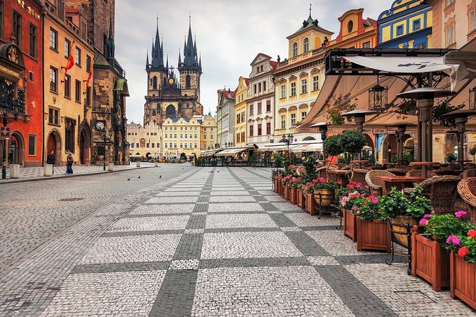 Airport Transfer: Prague Airport PRG to Prague by Luxury Van - Professional Drivers and How Communication Works at PRG