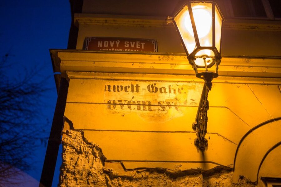 Alchemy and Mysteries of Prague Castle Walking Tour - Guides and Delivery: Why Fluent Storytelling Changes Everything