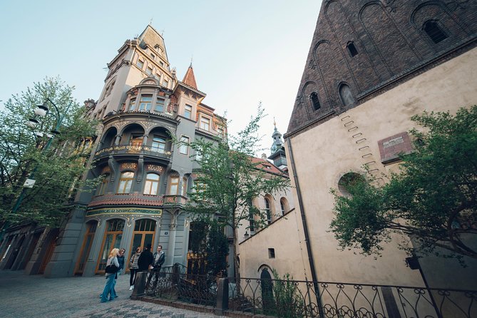 Alchemy and Mysteries of Prague Castle Walking Tour - The Jewish Quarter Stops: The Golem and the Old-New Synagogue Area