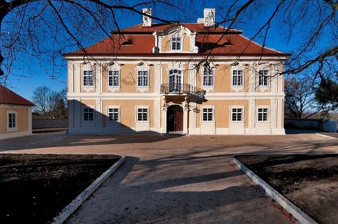 Anthropoid Tour - World War II in Prague - Stop 1: Panenské Břežany, Heydrich’s home and museum