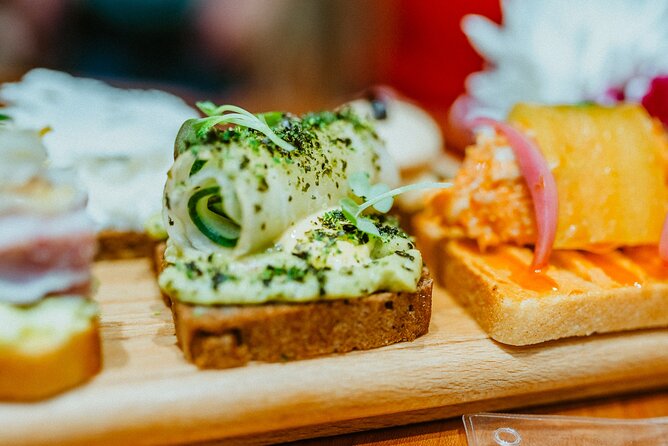 Award-Winning Prague Evening Old Town Food and Drink Tour - Old Town Square and the alleyway walk: your meal gets a city lesson
