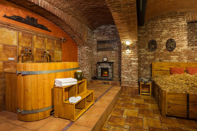 Beer bath Spa for 2 people/ 1 tub - 1,5 hour Activity in Prague - The Private Room Setup: Shower, Straw Bed, and How the Jets Start