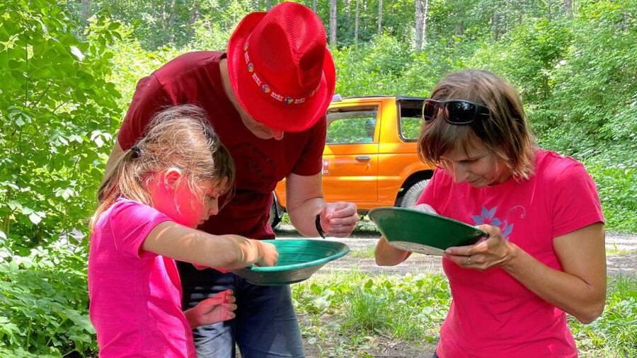 Bohemian Uplands: Garnet panning, Farm & Local Lunch&Beer - The countryside lunch with unlimited Czech beer (Pilsner Urquell and Kocour)