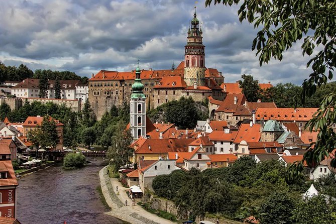 Cesky Krumlov Full day tour from Prague and back - Old Town free time: pictures, shops, and how to avoid end-of-day stress