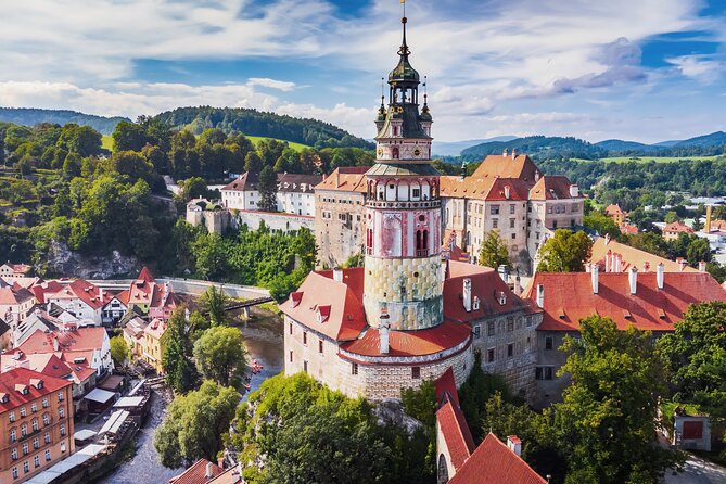 Český Krumlov & Holašovice UNESCO Village Small Group Day Tour - Pickup at 7:30 and a Small Group That Actually Feels Comfortable