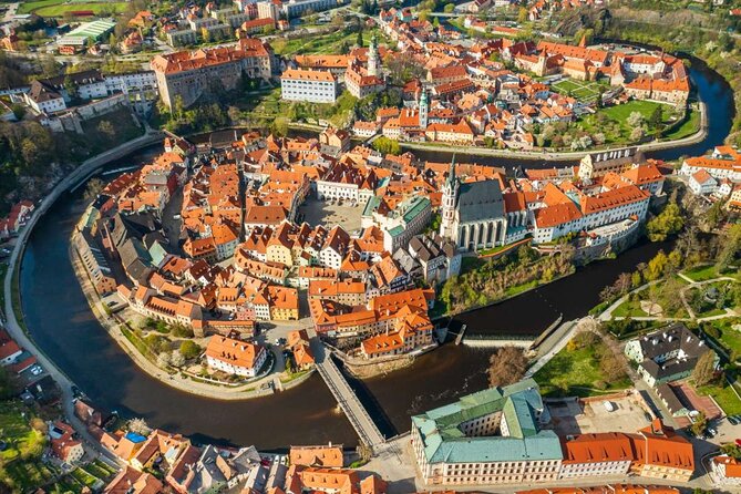Český Krumlov & Holašovice UNESCO Village Small Group Day Tour - Stop 2: Český Krumlov Old Town, Latantr, and Jewish Quarter Time