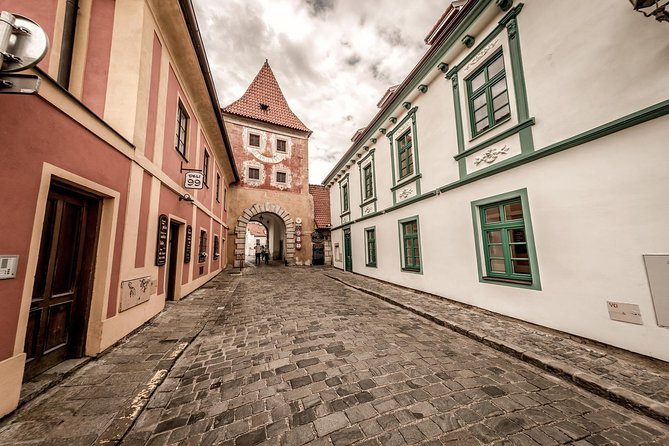 Cesky Krumlov One Day Trip from Prague by bus - Guide, Language, and Listening: How the Day Feels in English