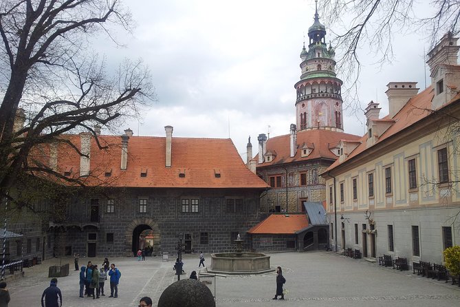 Cesky Krumlov One Day Trip from Prague by bus - Season Matters: Summer Castle Access vs Winter Courtyards