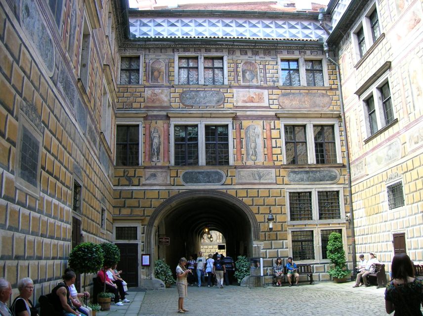 Cesky Krumlov Private Day Trip from Prague - Walking the UNESCO historic center: where a guide saves your brain