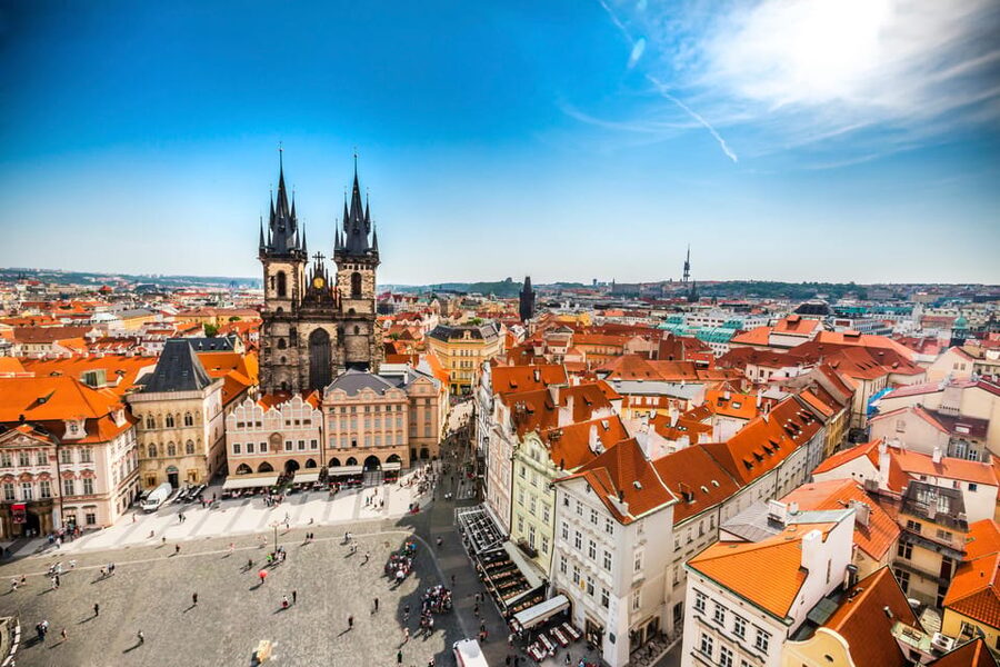 Charles Bridge & Lesser Town Walking Tour - The guide and group pace: what the reviews’ best points translate to for you