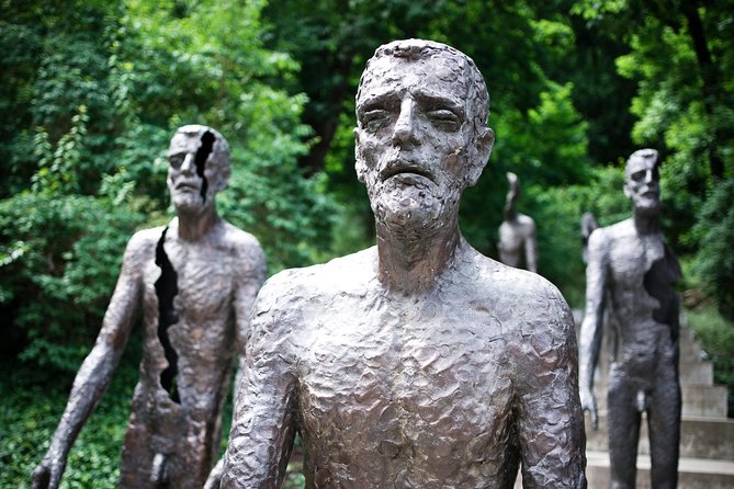 Communism and its fall Prague private tour - Stop 1: National Theater and Czech identity in plain sight