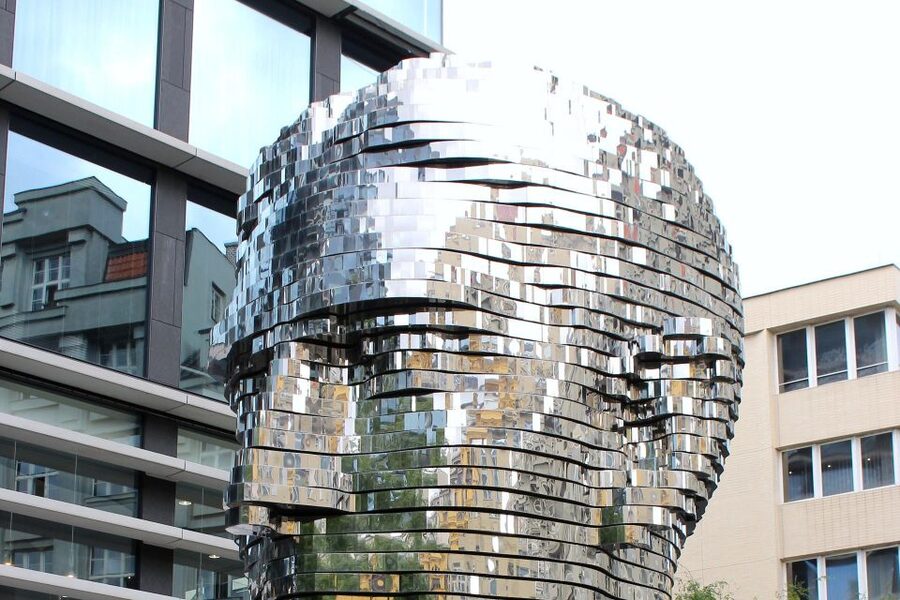 Contemporary art tour in Prague: the works of David Černý - Meeting Point at Kinsky Square and how to get there