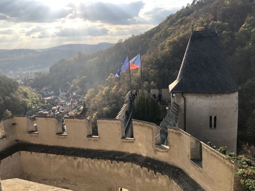 Coutryside bike tour to Karlstejn Castle. - Karlštejn Village: Lunch and the 15-Minute Stroll to the Castle Grounds