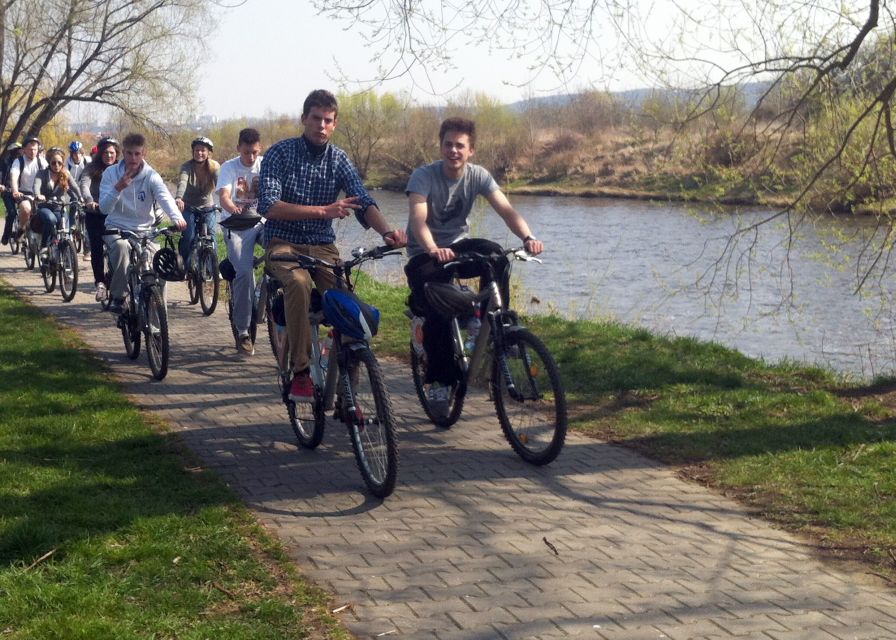 Coutryside bike tour to Karlstejn Castle. - Practical Notes: Fitness Level, Bike Skills, Weather Gear
