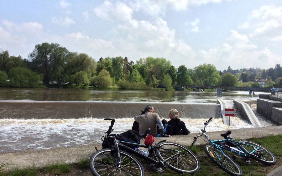 Coutryside e-bike tour to Karlstejn Castle - Riding the Vltava and Berounka: the easy way to see southwest countryside