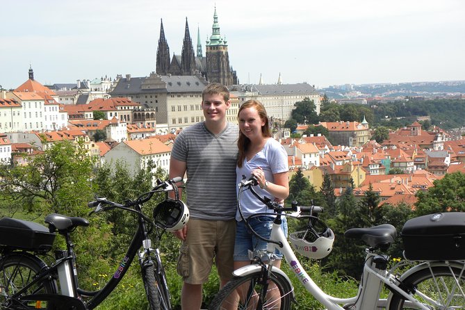 Ebike Prague Tour - Crawling Babies and Kampa Park: art stops that break the pattern