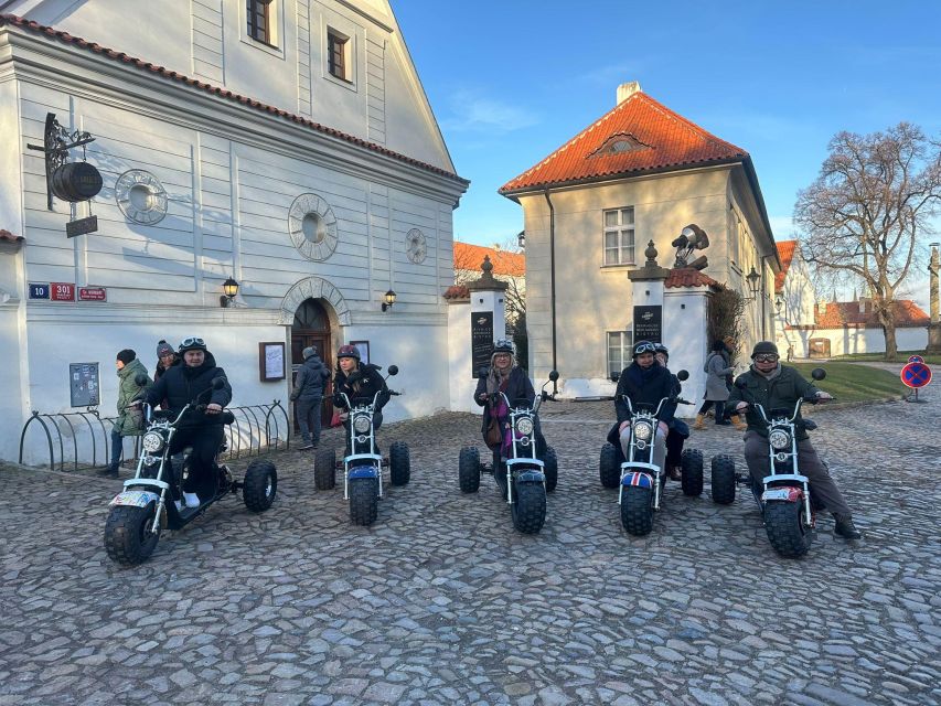 Electric Trike Sunset Prague Tour - Guide style: the difference between a drive and a real guided experience