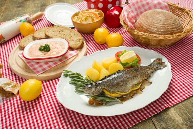 Folklore Dinner with Unlimited Drinks 4course Menu - Families, Dates, and Who This Fits Best