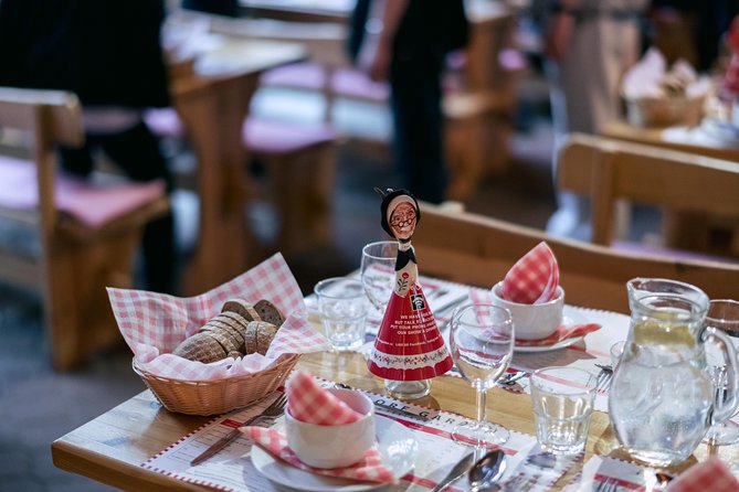 Folklore Evening with Music and Dinner - Dinner + “unlimited” drinks: what you should expect