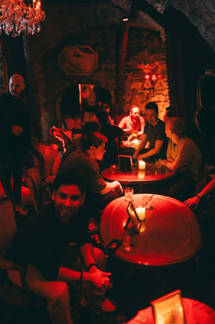 Friday Night Live Music in Old Town at Le Valmont - The music show itself: what “2 hours of live lounge singing” really means