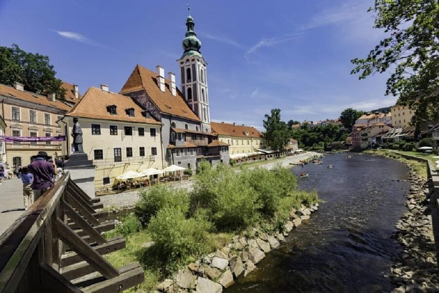 From Prague: Český Krumlov and České Budějovice Day Trip - Lunch in a historic restaurant: choosing the included meal without regrets