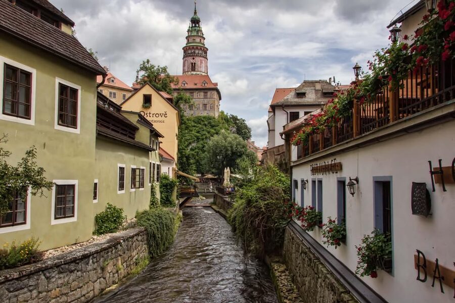From Prague: Český Krumlov Full-Day Tour with Pickup - The pickup and van ride: why it’s worth paying for transport