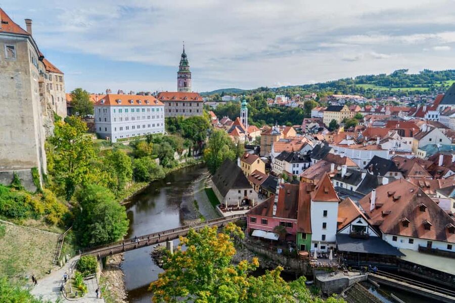 From Prague: Český Krumlov & Holašovice Village Day Tour - Old Town Walk and Artisan Stops: How You Avoid the Tourist Bubble