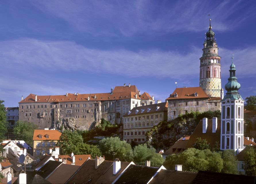 From Prague: Full-Day Český Krumlov Tour with Lunch - The lunch timing: summer vs winter tradeoff