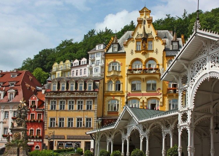 From Prague: Karlovy Vary Full-Day Tour - Getting there: meeting point, what to bring, and comfort tips