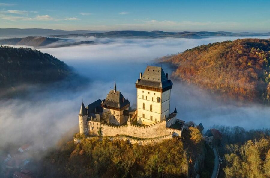 From Prague: Karlštejn Castle & Koněprusy Caves Tour - Velká Amerika: the flooded “Czech Grand Canyon” viewpoint