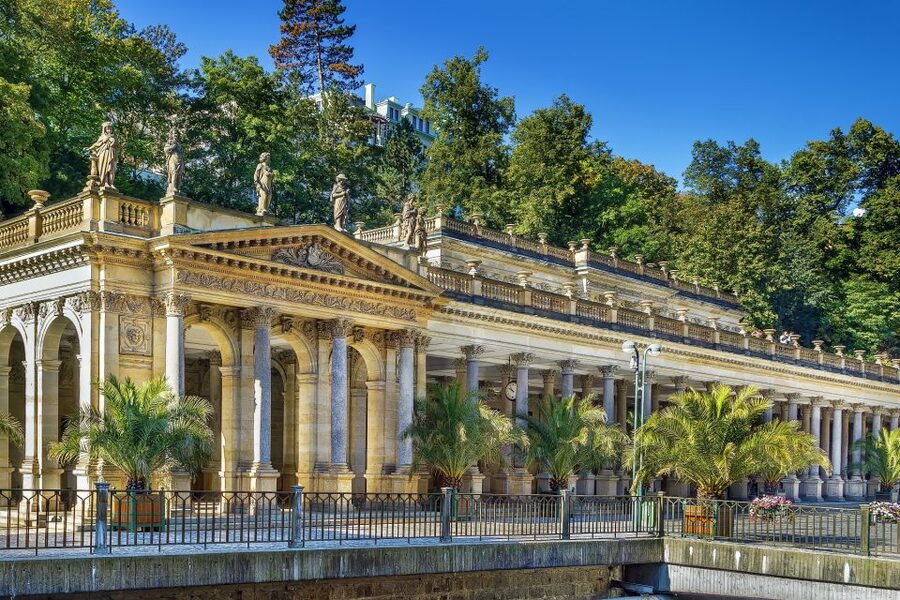 From Prague: Private Karlovy Vary & Crystal Factory Tour - Quick hits