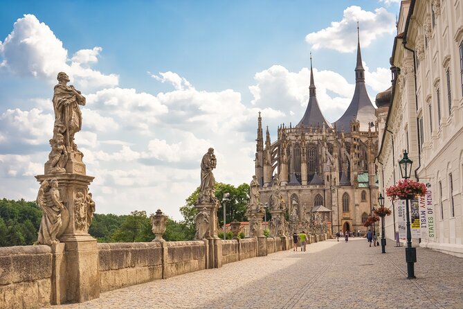 Full Day Private Tour to Kutná Hora with Wine Tasting - Lunch in the City Center: Keep It Czech, Keep It Your Choice