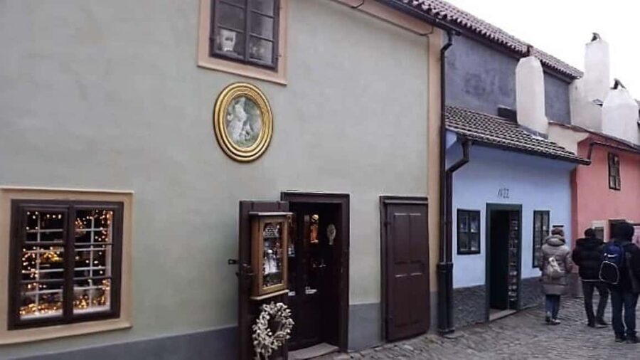 Get&Go:Prague Castle Ticket & E-Guide with Discount Vouchers - St. Vitus Cathedral: Where the Audio Guide Pays Off