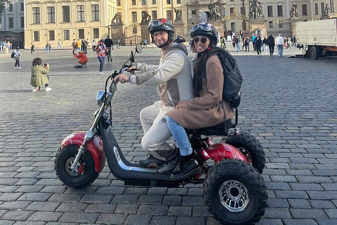 Grand City Tour on E-Trike in Prague - Finding Štěpánská 55 and getting the tour rhythm