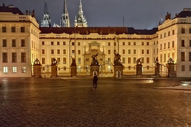 Guided Old Town & Jewish quarter Walking Tour Prague (Tip-based) - Church of Our Lady before Týn: a fast look with a big presence