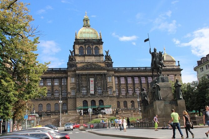Guided Old Town & Jewish quarter Walking Tour Prague (Tip-based) - Lennonova zeď and Kampa Park: street art meets “Little Venice”