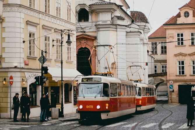 Historic Highlights Walking Tour from Prague - Old Town Hall and the Astronomical Clock: what you should actually look for
