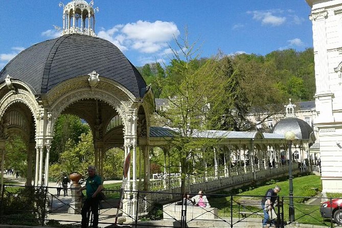 Karlovy Vary day trip from Prague with lunch - Guide and group dynamics: the one thing you should watch