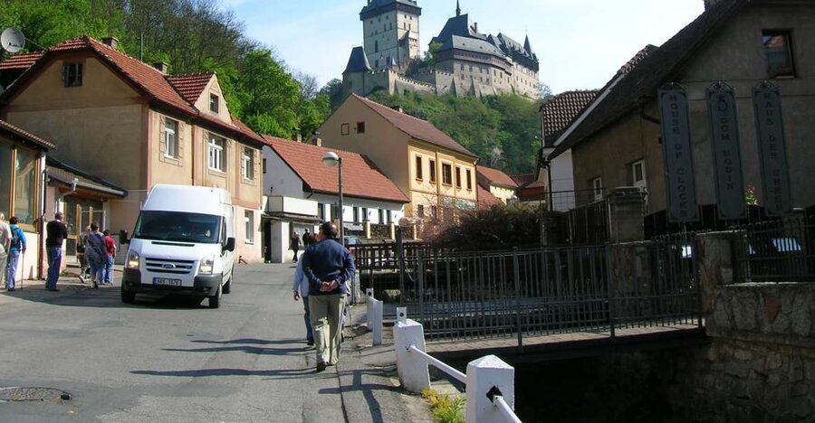 Karlstejn Castle & Crystal Manufactory - Private Tour - The 1 km Climb: What It Feels Like and How to Handle It
