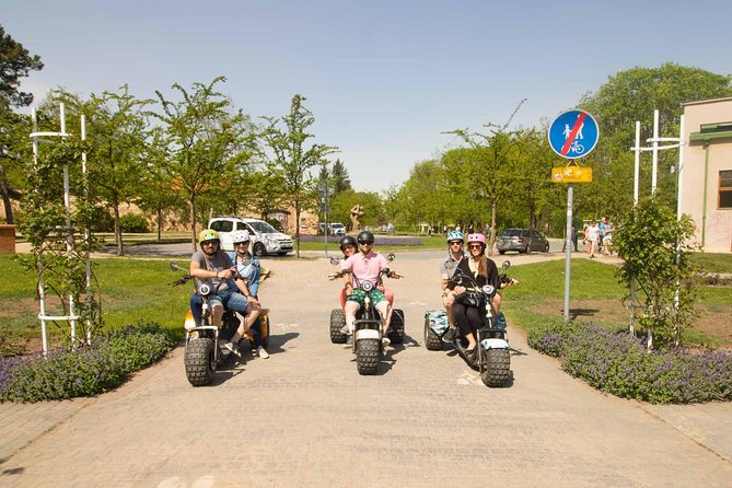 Live-Guided Tour - Trike-Harley Adventure of Prague - Getting started at Maltezké Square: training, rules, and the small comforts