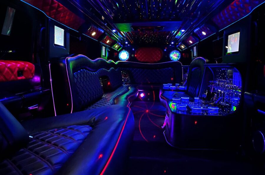 Long Hummer or Cadillac Limousine Party Ride - How the 1-hour Prague limousine party actually plays out