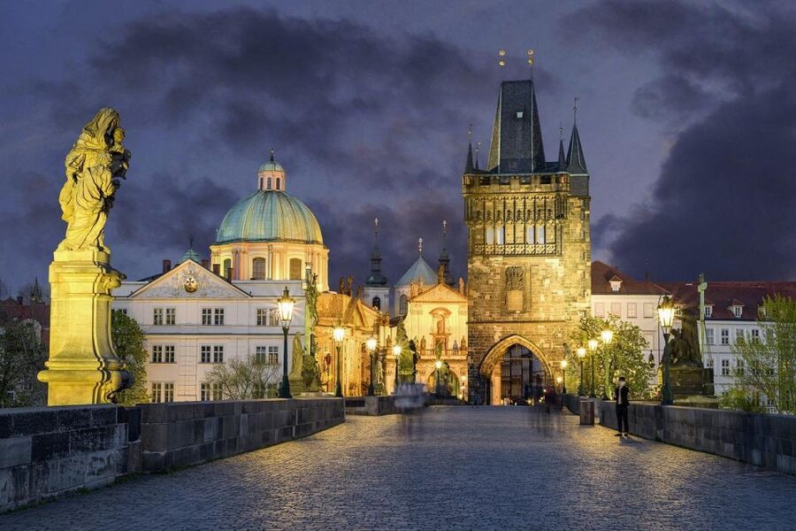 Night tour: Dark Side of Prague with Craft Beer - The craft beer stop: included tasting, plus a Czech brewing education